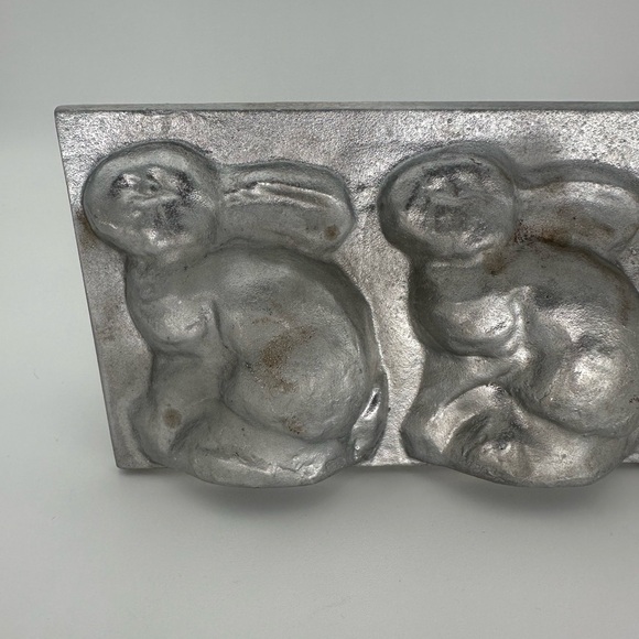 Vintage 3 Bunny Cake Mold - Picture 2 of 4